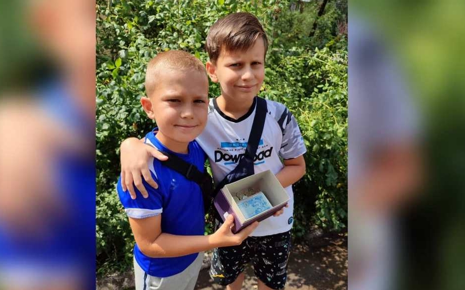 Двоє хлопчиків у Покрові збирали гроші на ЗСУ